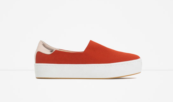 Snygg streetsko med roliga metallicdetaljer från Zara, ca 400 kr. Snygg streetsko med roliga metallicdetaljer från Zara, ca 400 kr.