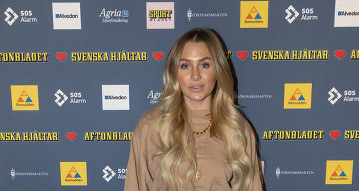 Annica Englund på röda mattan på Svenska Hjältar 2018.