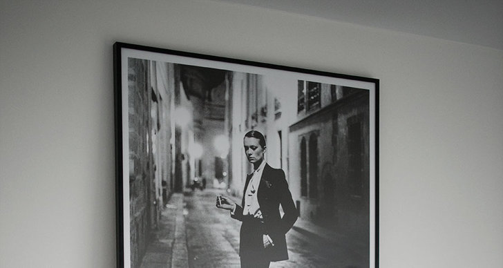 Affisch från Fotografiska med foto av Helmut Newton, 120kr fotografiska.eu/webshop. 