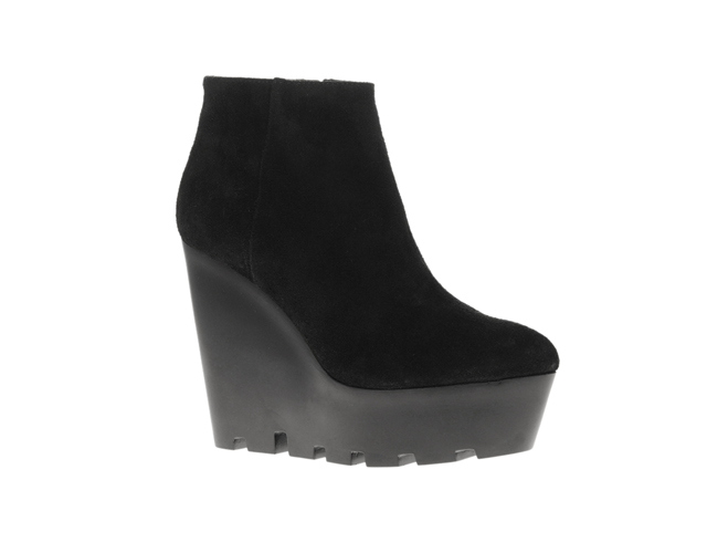 Stilrena skor du kan använda både till vardags och fest,
833 kr från Cheap Monday. Stilrena skor du kan använda både till vardags och fest,
833 kr från Cheap Monday.