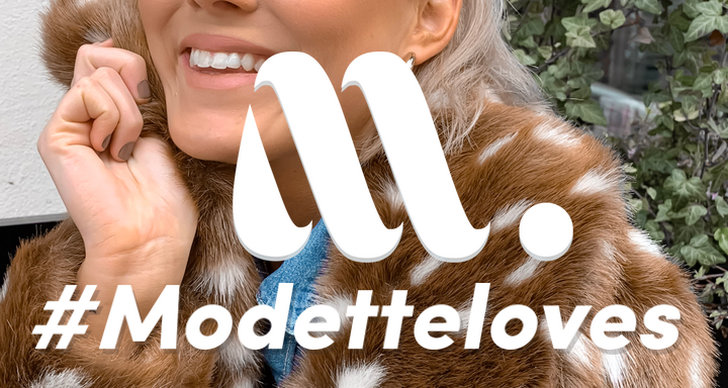 En inzoomad bild på en jacka med bambimotiv i fuskpäls med Modettes kvalitetstämpel "#modetteloves"