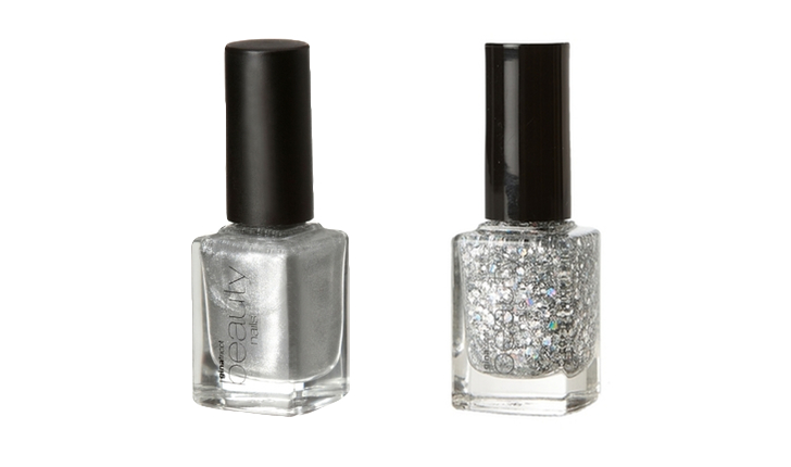 Vill man anamma trenden blygsamt är ett nagellack i silvermetallic ett säkert kort. Dessa från Gina tricot, ca 40 kr styck. Vill man anamma trenden blygsamt är ett nagellack i silvermetallic ett säkert kort. Dessa från Gina tricot, ca 40 kr styck.