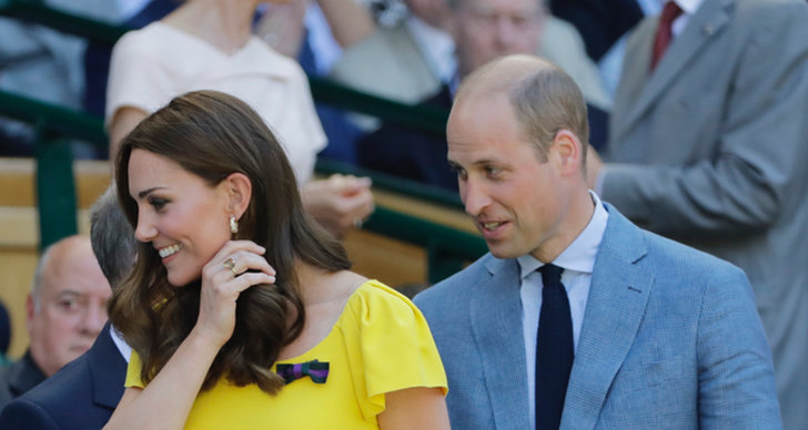 Kate Middleton leende bredvid prins William
