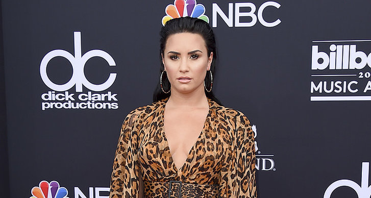 Demi Lovato på röda mattan under Billboard Music Award 2018.