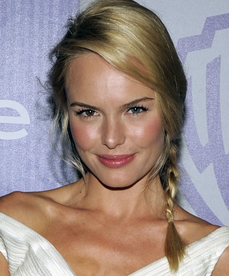 Snedfläta, rosiga kinder och flirtiga fransar. Kate Bosworth vet hur man fixar helgens hetaste look. 